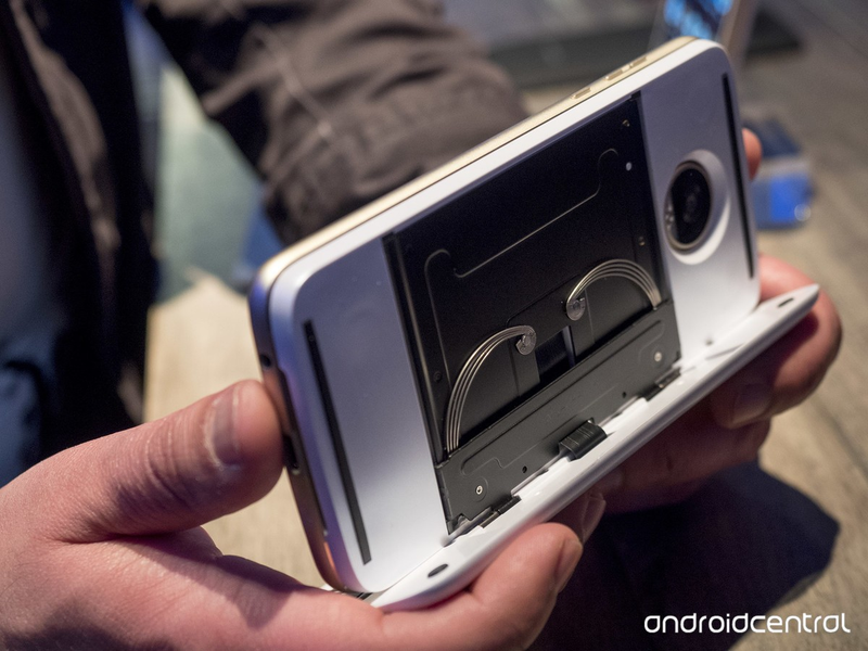 Illustration for article titled Paging Toni Cipriani: Motorola's making a keyboard Moto Mod